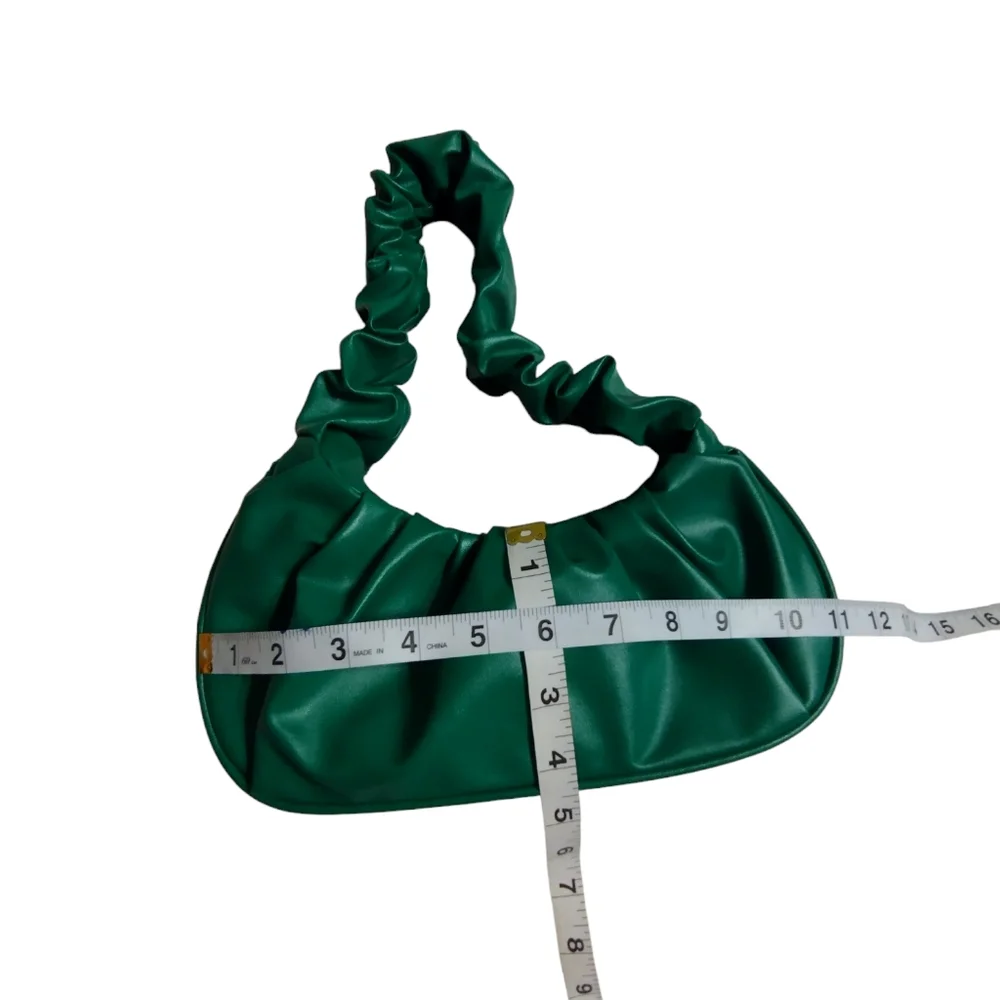 EUC 2/$10 Vibrant Faux leather Green Women's Bag purse with snap closure - Picture 4 of 5